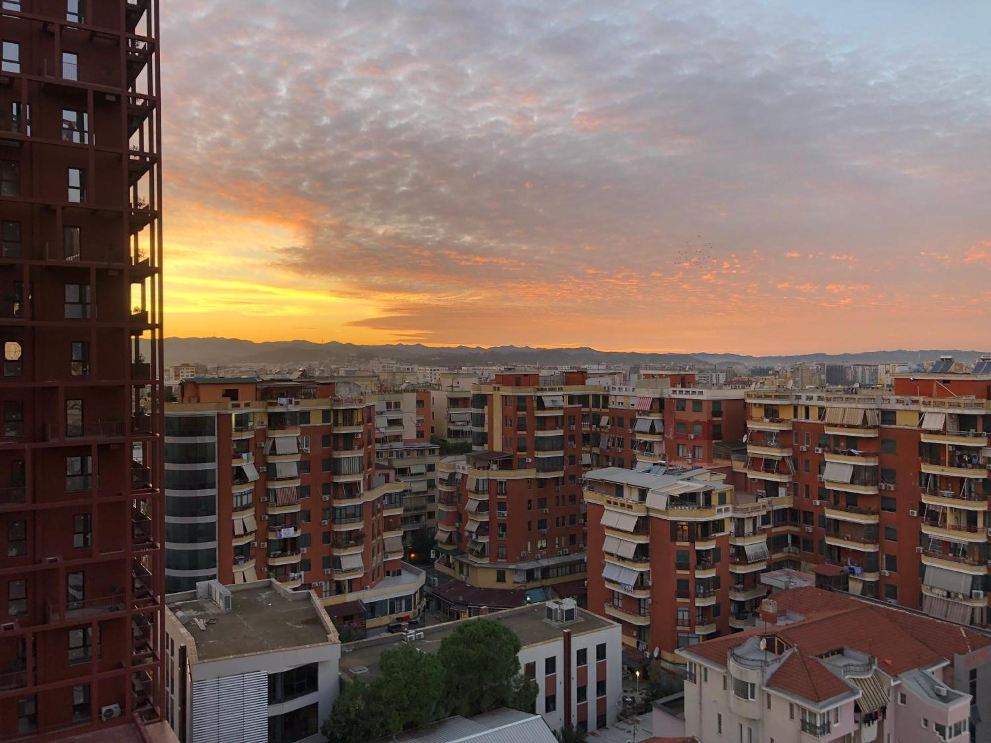 Garden Building Luxury Apartment Tirana Exteriör bild