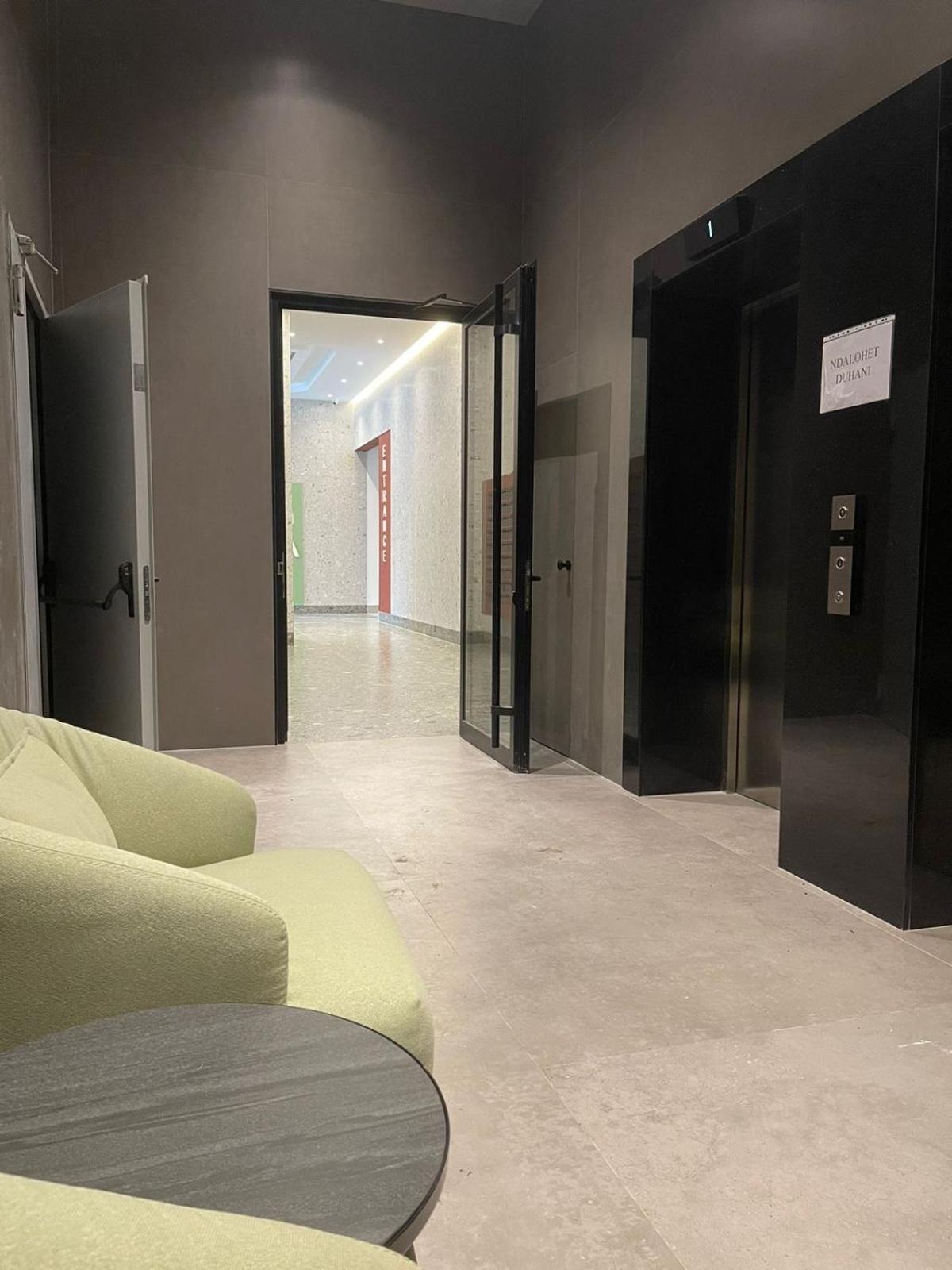 Garden Building Luxury Apartment Tirana Exteriör bild