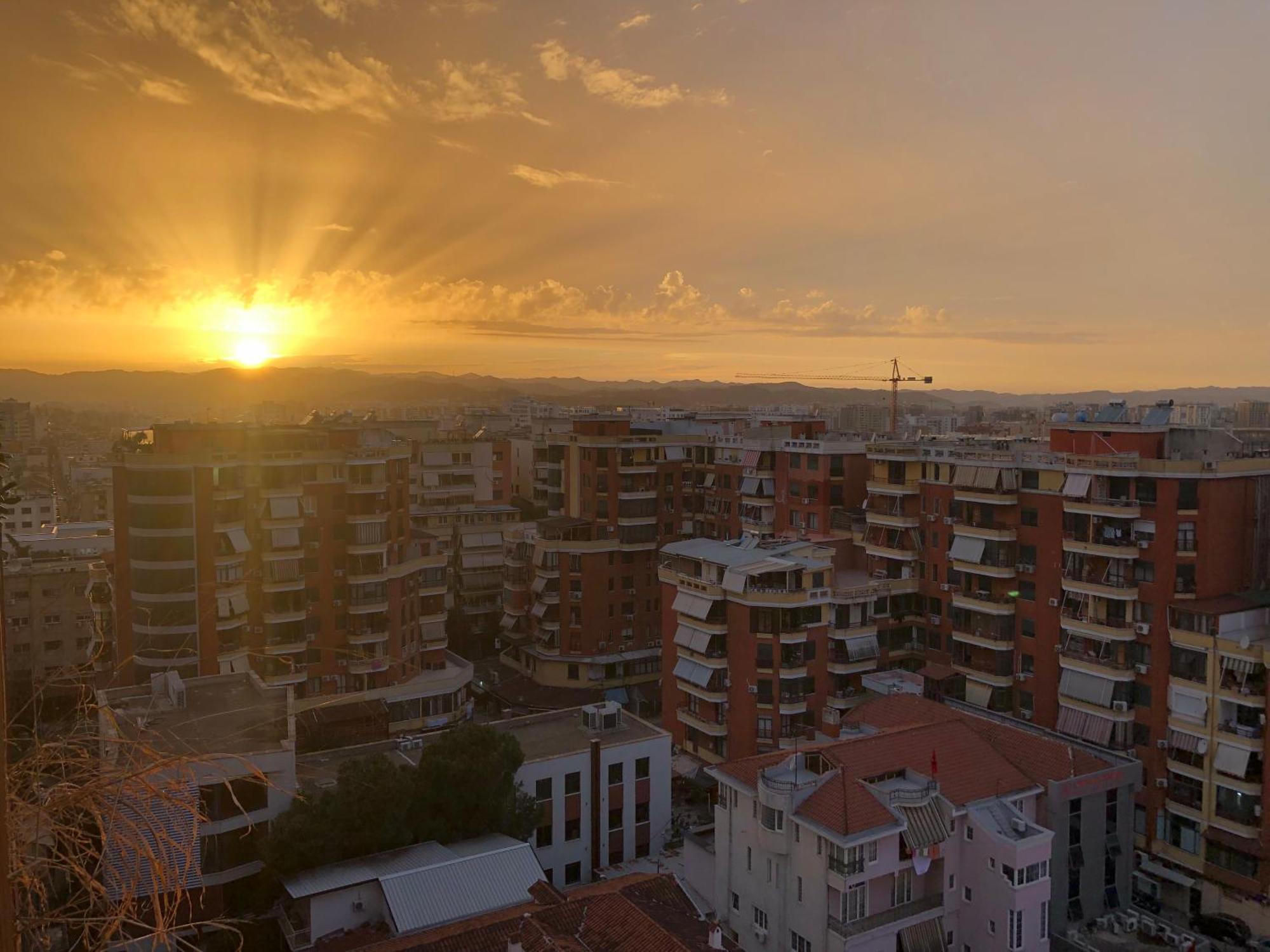 Garden Building Luxury Apartment Tirana Exteriör bild